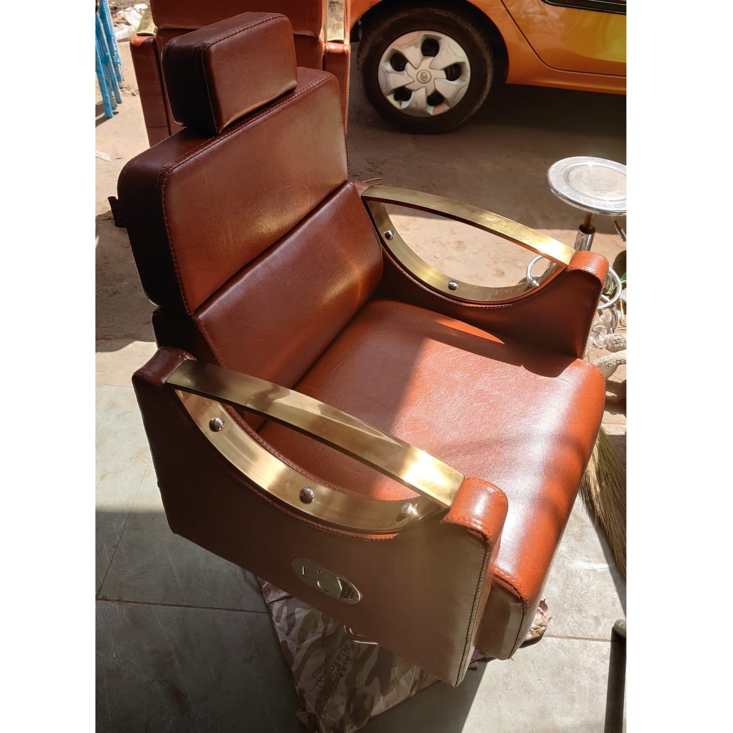 Salon Chair, Barber Chair,Beauty Parlor Chair with Hydraulic Base and Pushback System - Brown