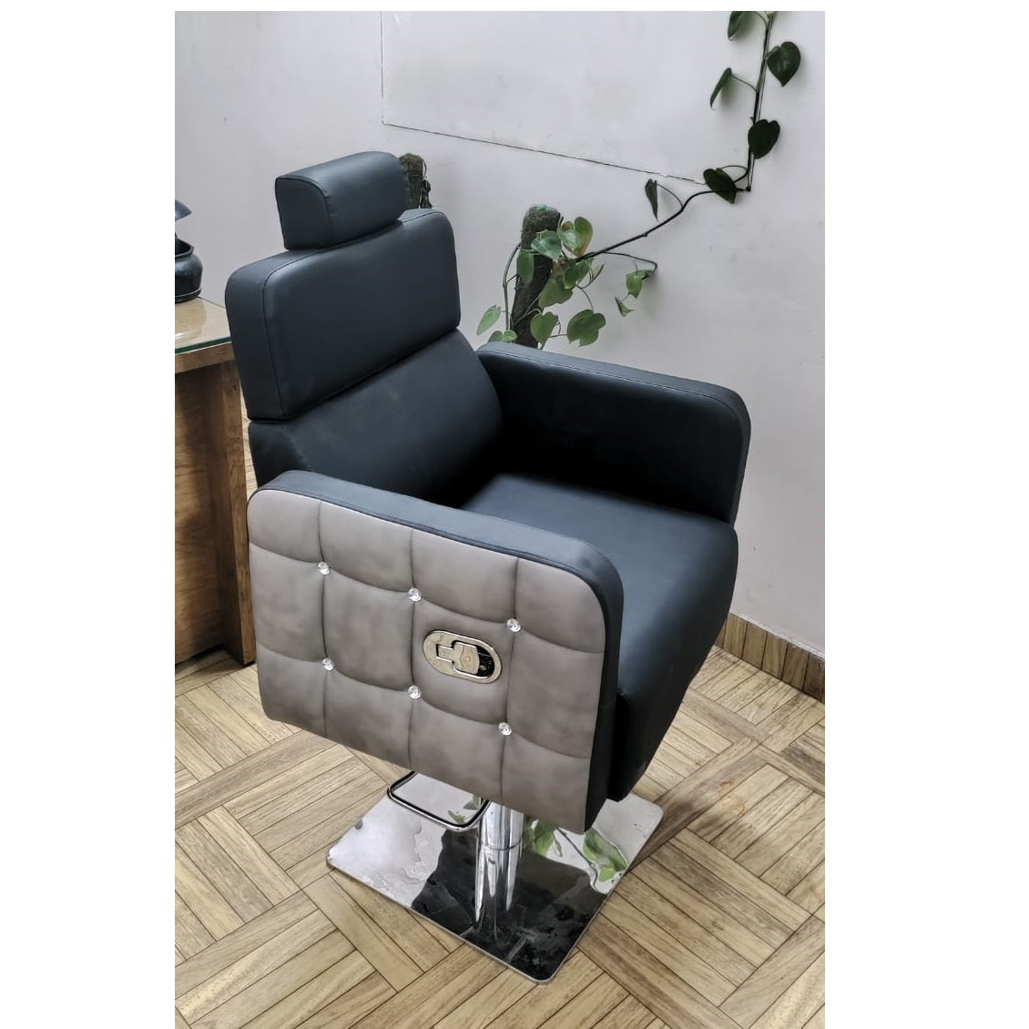 6 Diamond Multicolor Salon Chair with Height Adjustable Hydraulic Pump and Seat Recliner